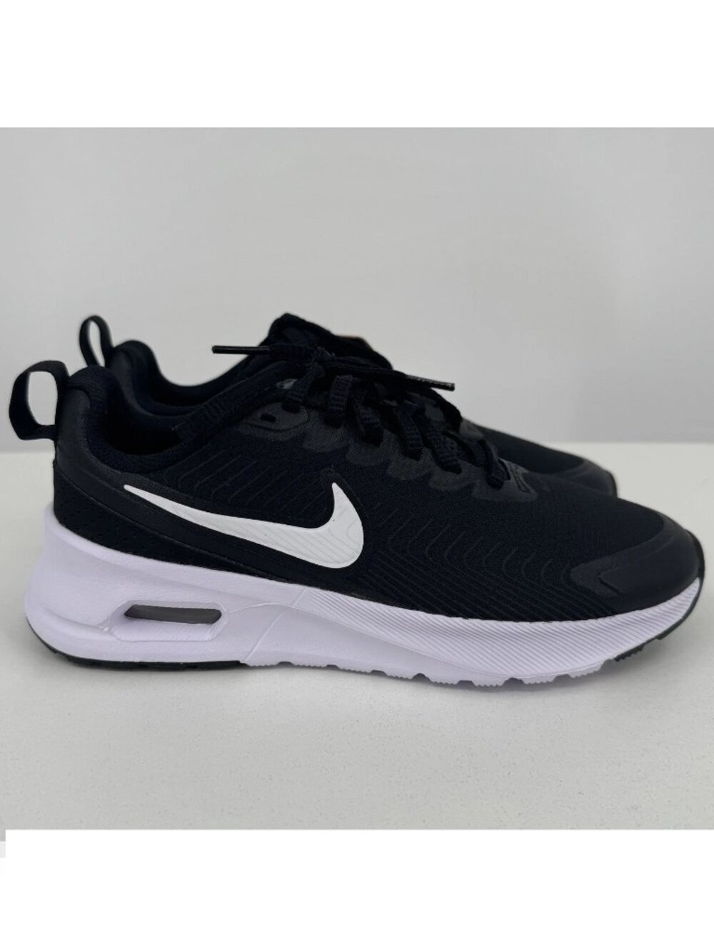 Nike Air Max Nuaxis Lace-up Athletic Shoes in Black/White size 6.5 B